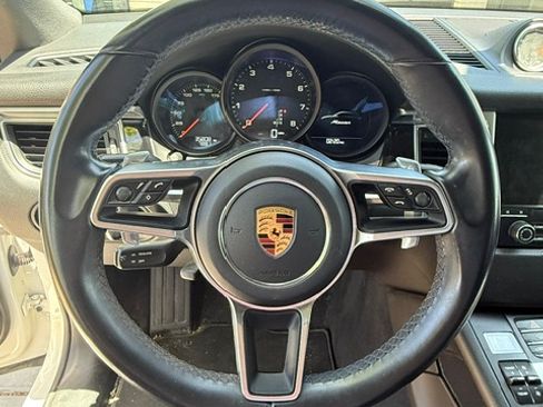 Used 2018 Porsche Macan Sport Edition AWD/4WD image 9