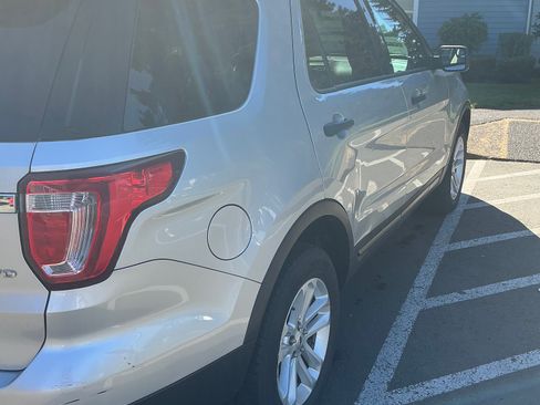 Used 2016 Ford Explorer 4WD image 4