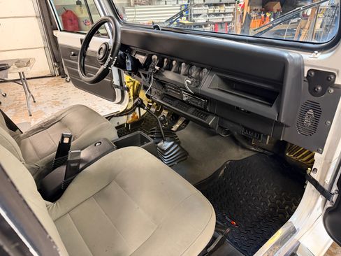 Used 1994 Jeep Wrangler SE AWD/4WD image 32
