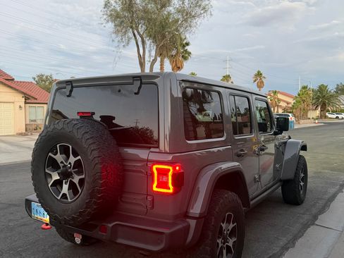 Used 2021 Jeep Wrangler Unlimited Rubicon AWD/4WD image 4