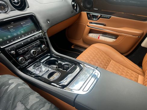 Used 2019 Jaguar XJ L Supercharged RWD image 9