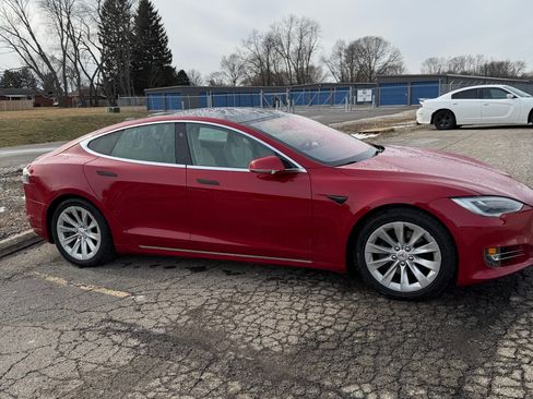Used 2018 Tesla Model S 75D image 4