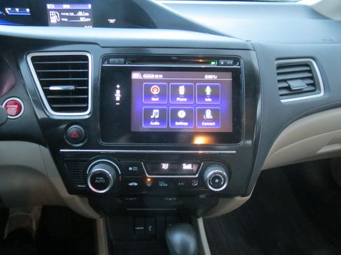 Used 2015 Honda Civic Hybrid Sedan image 13