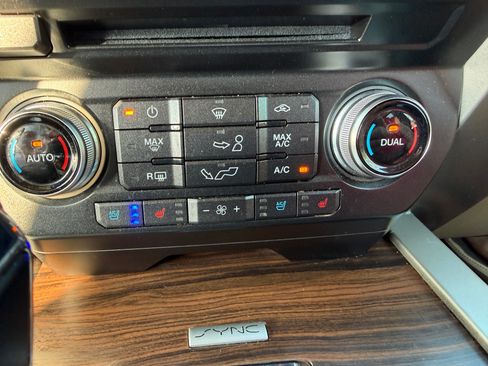 Used 2016 Ford F150 Lariat w/ Equipment Group 502A Luxury AWD/4WD image 14