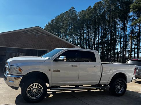 Used 2014 RAM 2500 Laramie w/ Convenience Group image 2