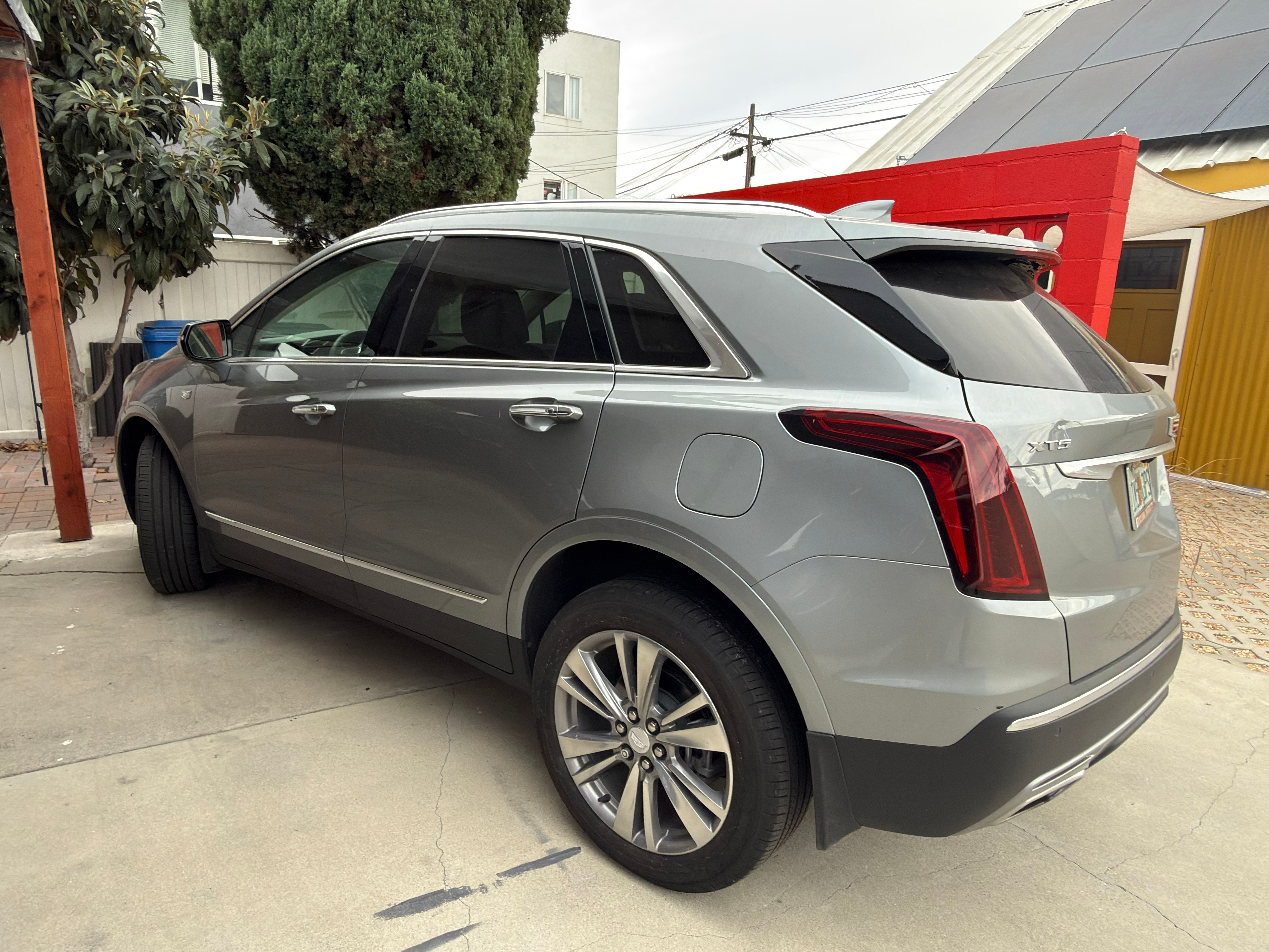 Used 2025 Cadillac XT5 Premium Luxury FWD image 2