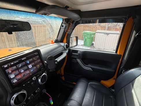 Used 2012 Jeep Wrangler Rubicon w/ PWR Convenience Group image 15