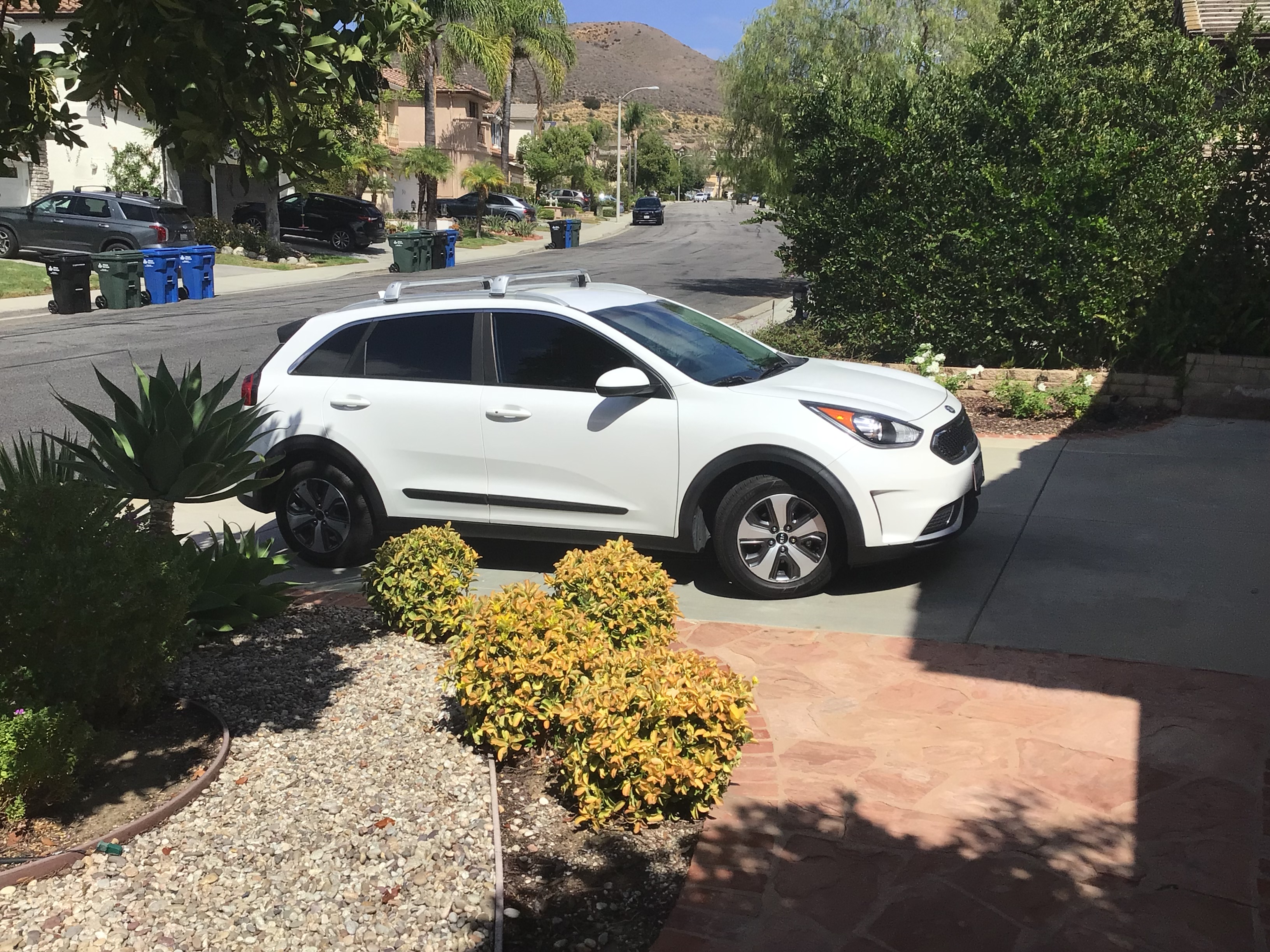 Used 2019 Kia Niro LX FWD image 2