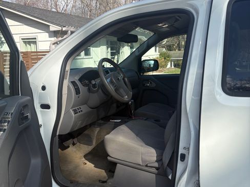 Used 2017 Nissan Frontier SV w/ SV Value Truck Package image 5