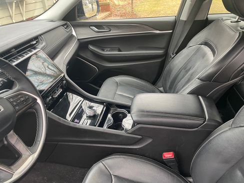 Used 2022 Jeep Grand Cherokee Limited w/ Trailer Tow Prep Group (B) image 8