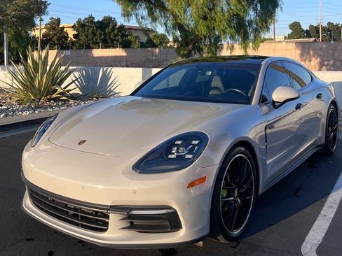 Used 2019 Porsche Panamera image 2