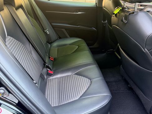 Used 2018 Toyota Camry SE FWD image 13