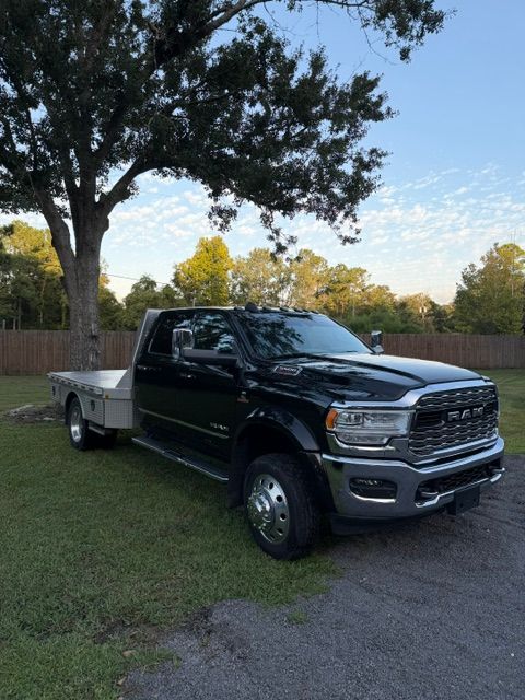 Used 2022 RAM 5500 4x4 Crew Cab image 1