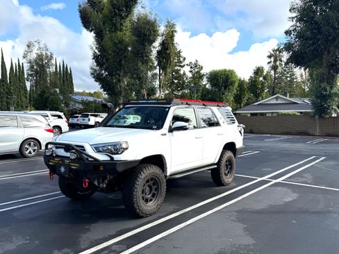 Used 2022 Toyota 4Runner SR5 Premium image 1