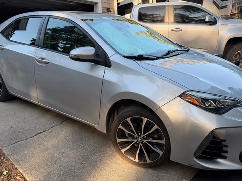 Used 2017 Toyota Corolla SE w/ SE Premium Package FWD image 1
