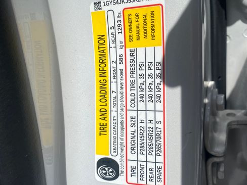 Used 2018 Cadillac Escalade ESV Premium Luxury image 12