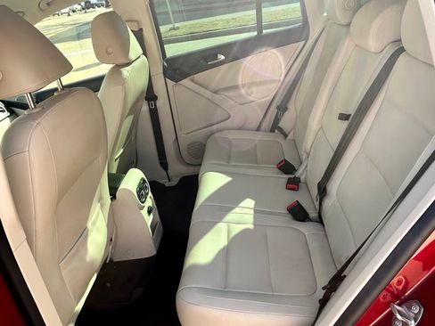 Used 2014 Volkswagen Tiguan SE image 8