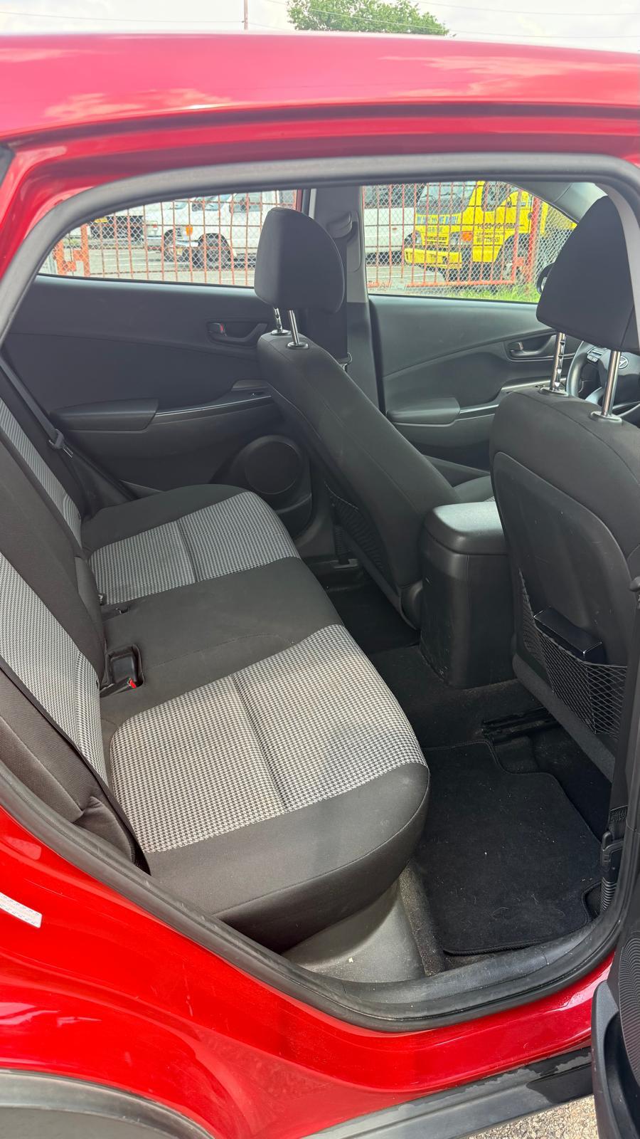 Used 2018 Hyundai Kona SE FWD image 11