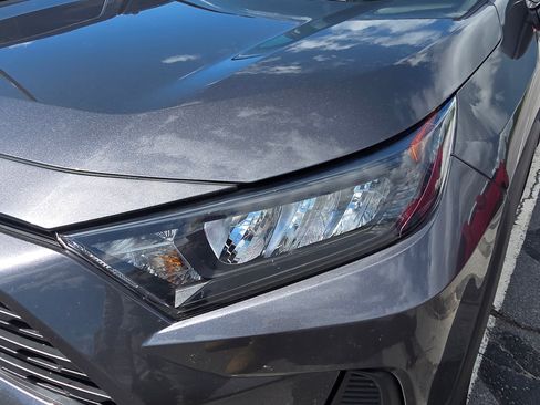 Used 2021 Toyota RAV4 LE FWD image 2