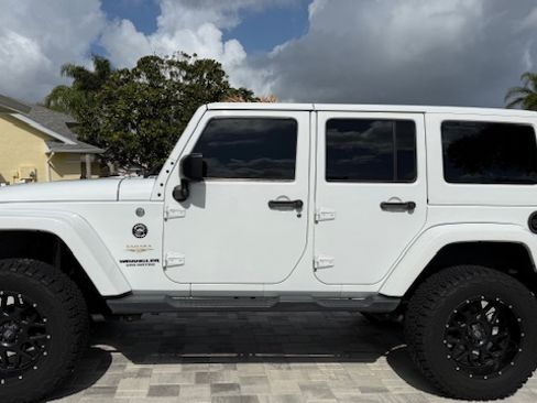Used 2015 Jeep Wrangler Unlimited Sahara w/ Connectivity Group image 4