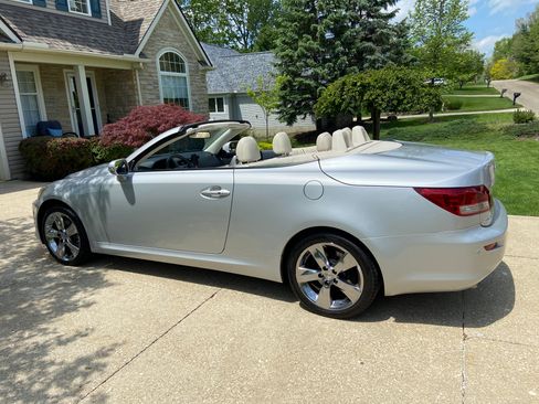 Used 2010 Lexus IS 250C RWD image 10