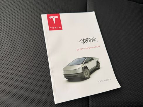 Used 2024 Tesla Cybertruck AWD Crew Cab image 32