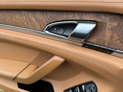 Used 2016 Porsche Panamera 4S image 14