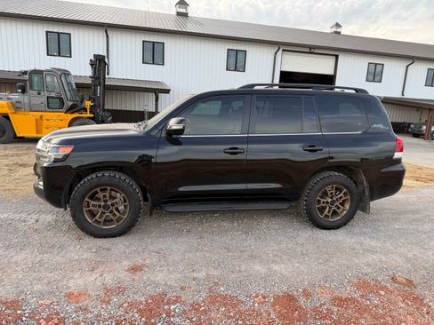 Used 2021 Toyota Land Cruiser Heritage Edition image 8
