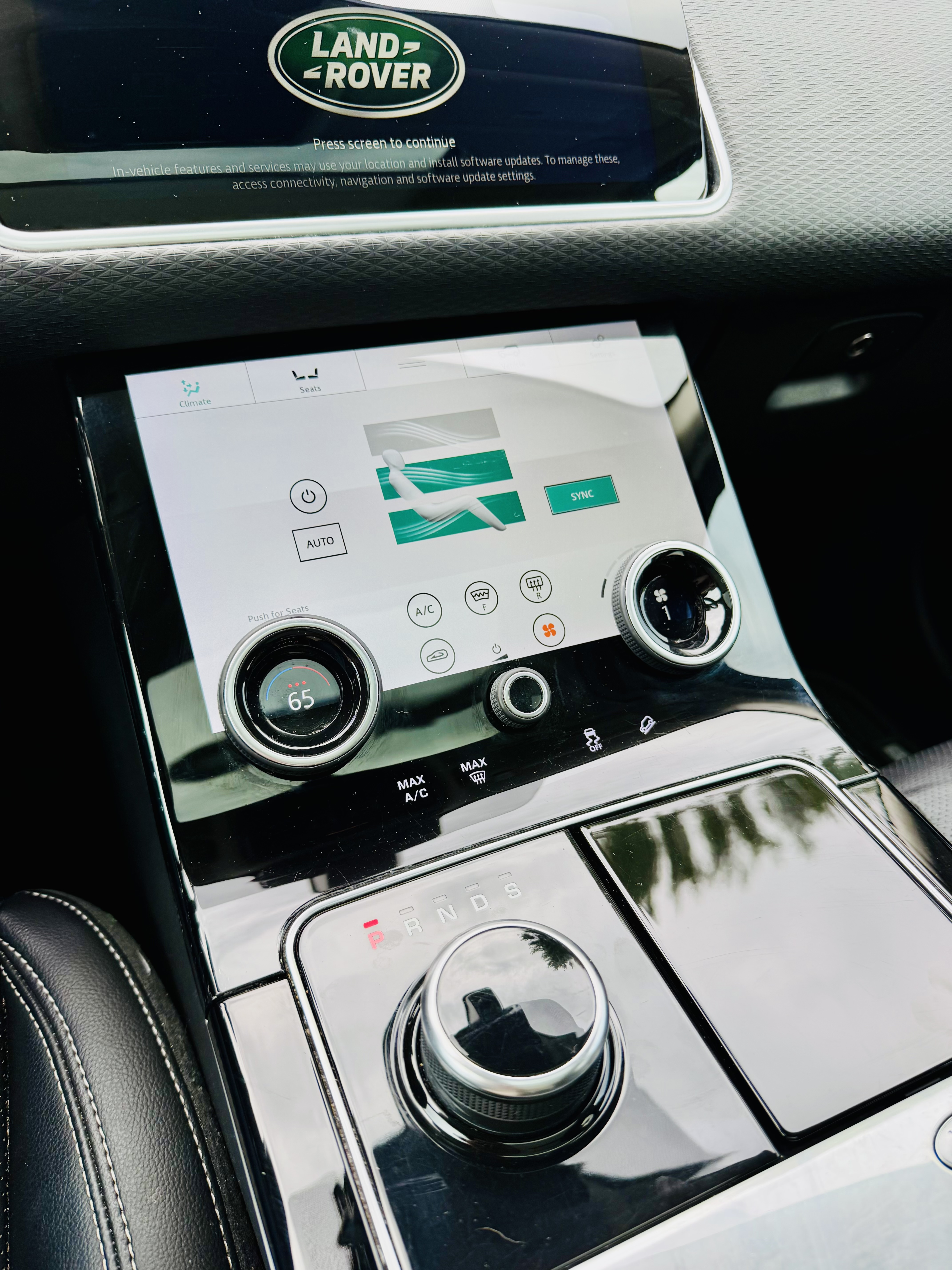 Used 2020 Land Rover Range Rover Velar S AWD/4WD image 15