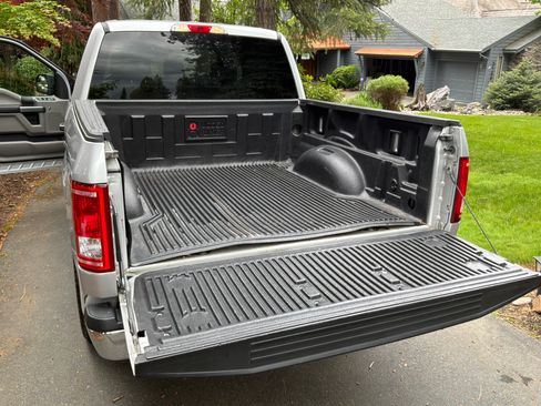 Used 2017 Ford F150 XLT AWD/4WD image 10