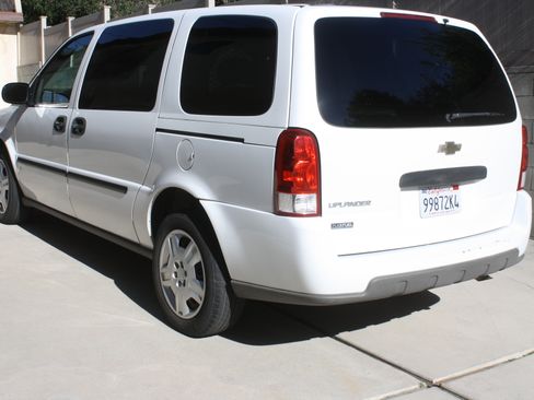 Used 2008 Chevrolet Uplander w/ Climate Package image 2