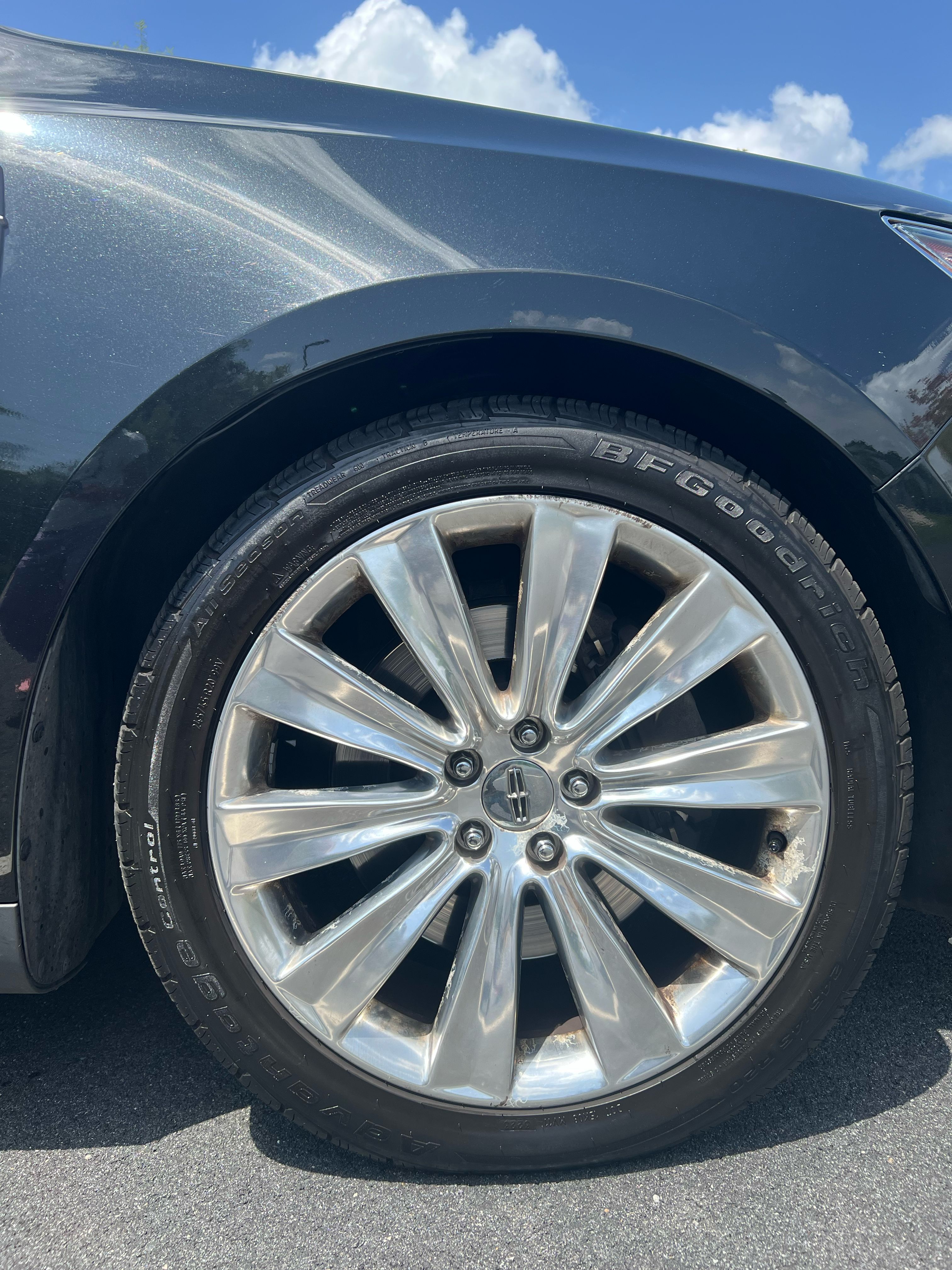 Used 2013 Lincoln MKS AWD image 2