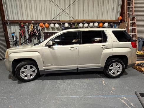 Used 2014 GMC Terrain SLE FWD image 4