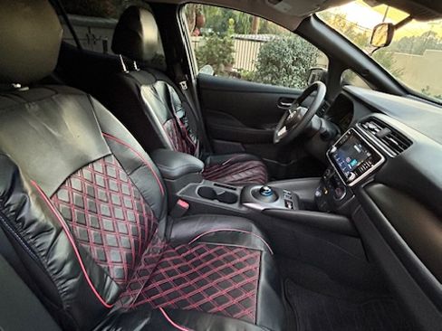 Used 2025 Nissan Leaf S image 9