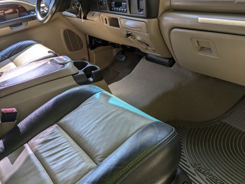 Used 2005 Ford Excursion Eddie Bauer image 22