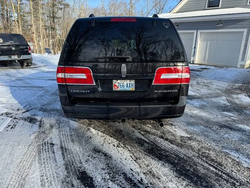 Used 2011 Lincoln Navigator L Sport Utility 4D image 6