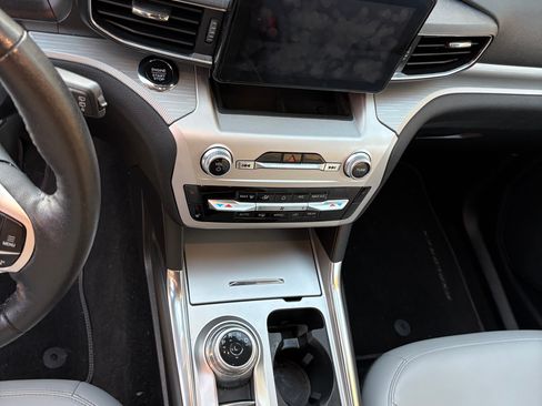 Used 2021 Ford Explorer XLT w/ Equipment Group 202A image 16