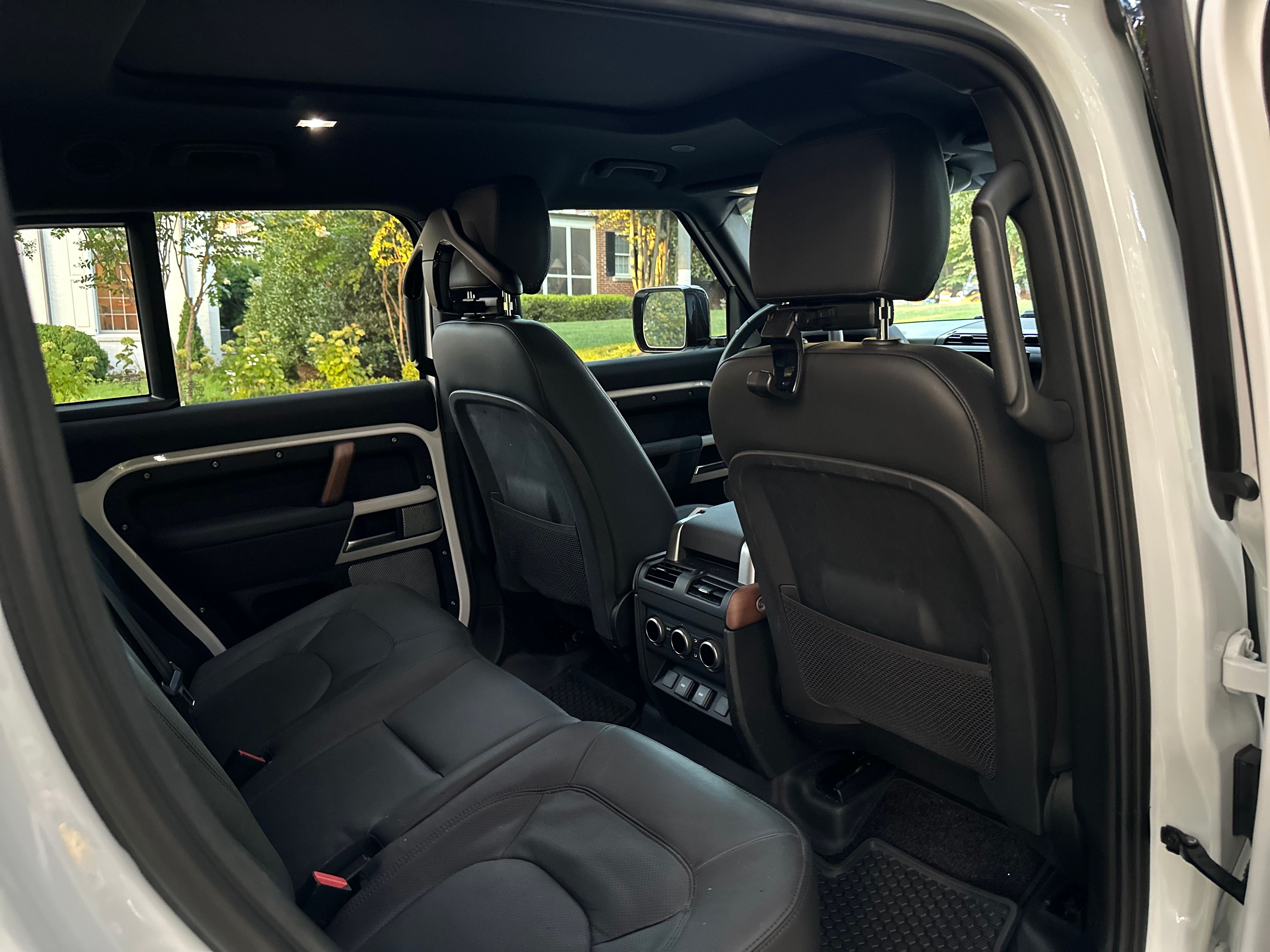 Used 2023 Land Rover Defender 130 SE AWD/4WD image 6