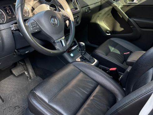 Used 2017 Volkswagen Tiguan Sport image 1