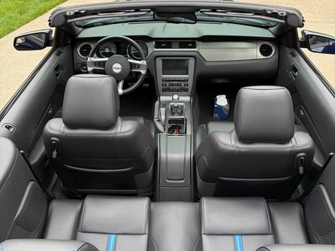 Used 2011 Ford Mustang GT Premium w/ Electronics Pkg RWD image 13