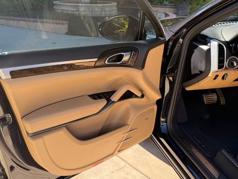 Used 2017 Porsche Cayenne S image 15