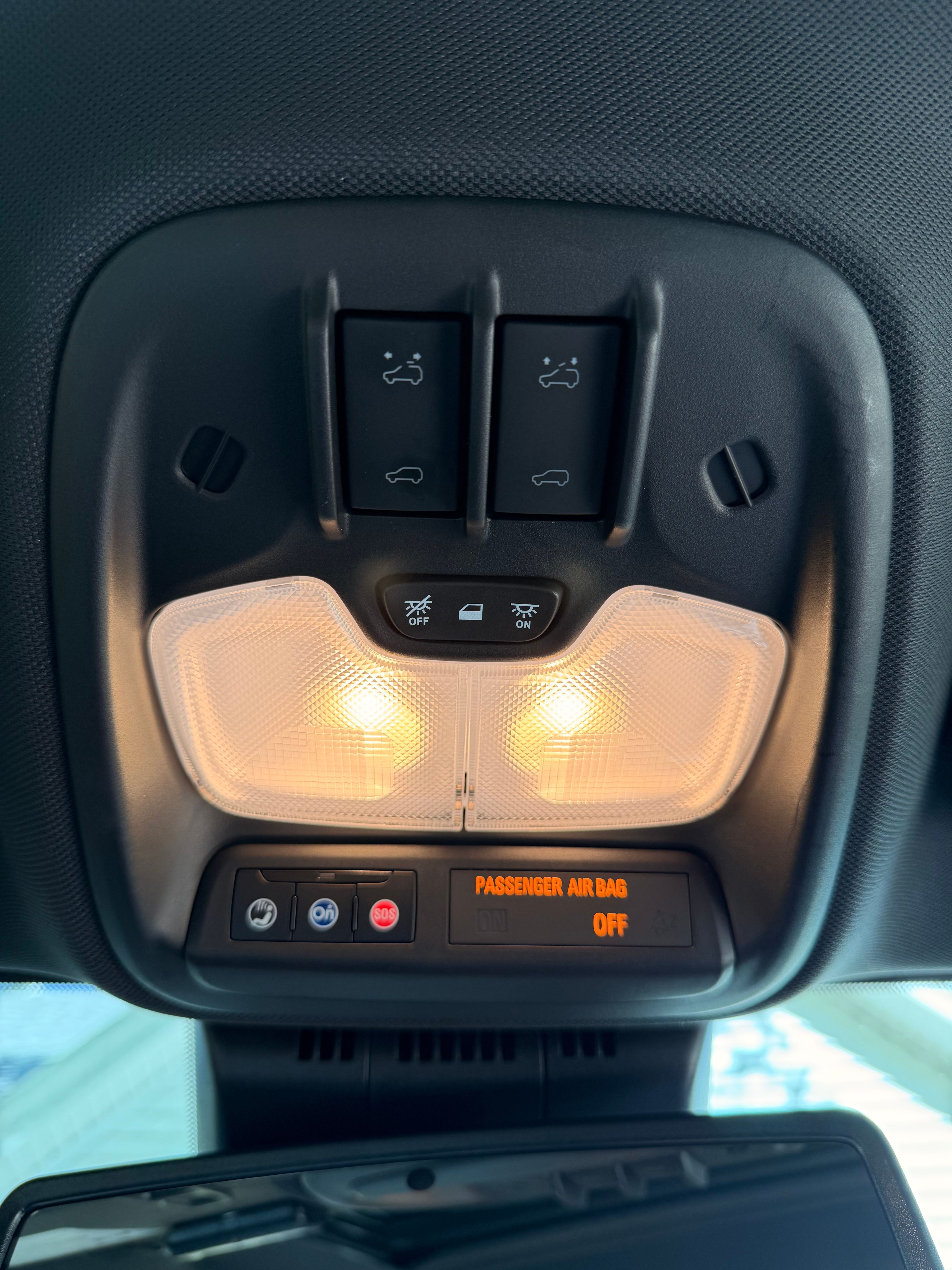 Used 2025 GMC Canyon Denali AWD/4WD image 16