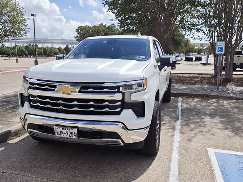 Used 2023 Chevrolet Silverado 1500 LTZ w/ LTZ Premium Package image 5