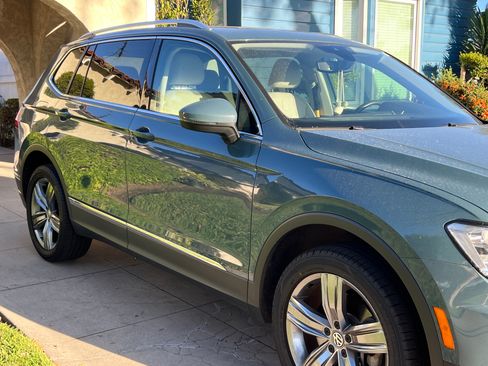 Used 2020 Volkswagen Tiguan SEL image 9