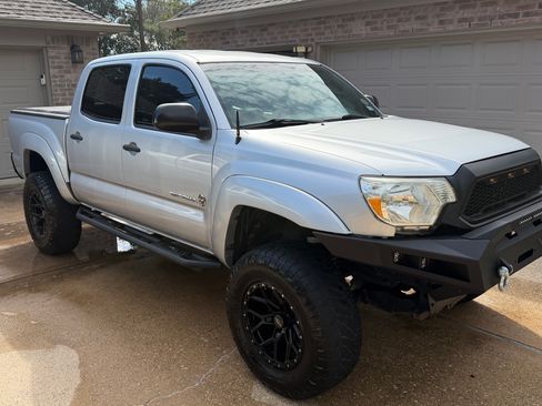 Used 2012 Toyota Tacoma PreRunner w/ SR5 Pkg image 1