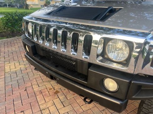 Used 2005 HUMMER H2 w/ Preferred Equipment Group image 10