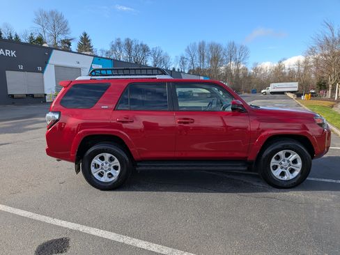 Used 2018 Toyota 4Runner SR5 image 4