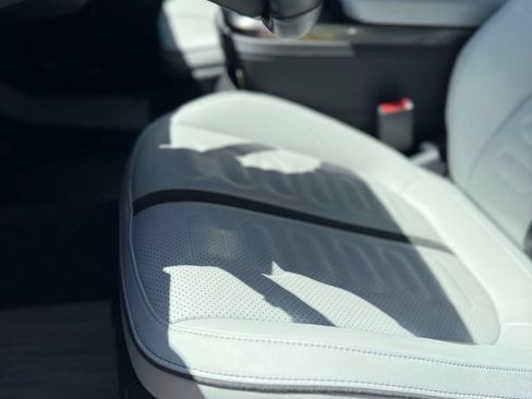 Used 2023 Rivian R1S Adventure image 11