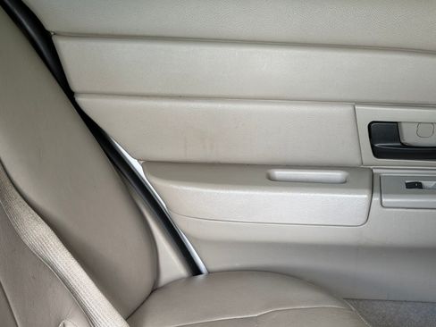 Used 2011 Ford Crown Victoria LX w/ Comfort Appearance Pkg RWD image 8