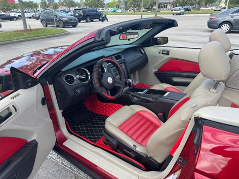 Used 2010 Ford Mustang GT image 6